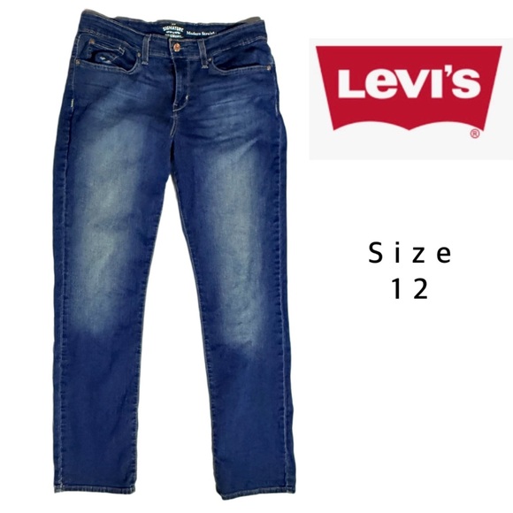 Vintage LEVI’s Women’s Blue Stretch Jeans – Size 12Classic Comfort & Style
